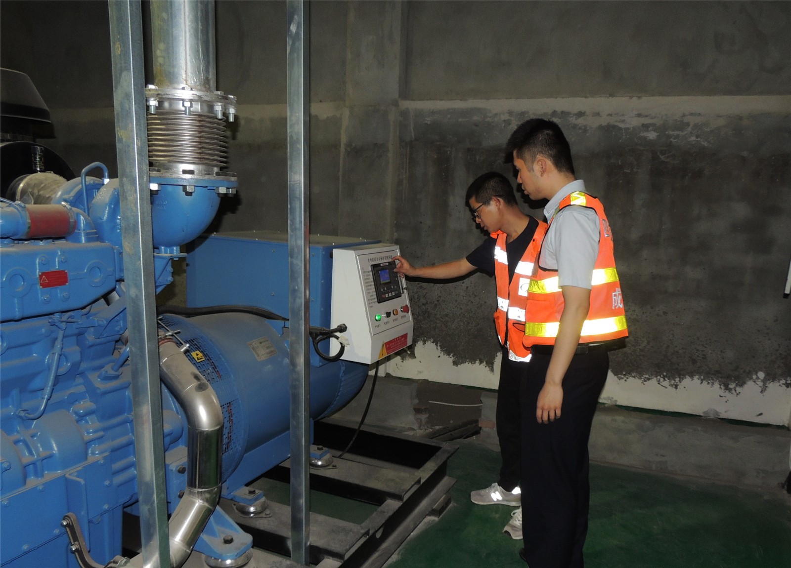 2020.5.25+张皓 唐杰 +成仁分公司做好汛期安全隐患自查工作 (2).jpg